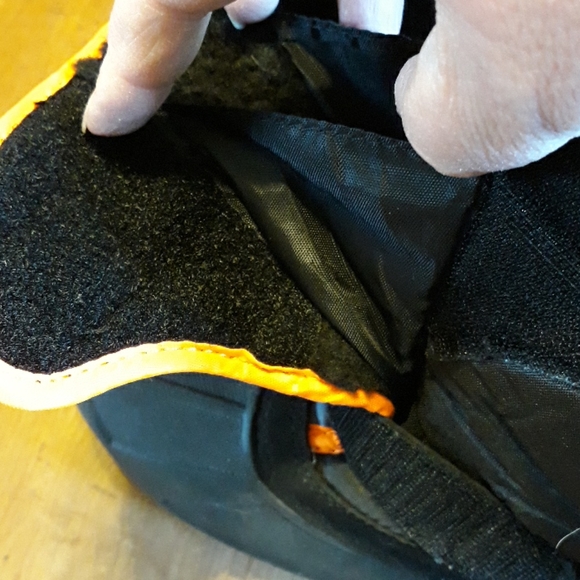 Winter boots, velcro ties, leak resistant - Picture 5 of 9